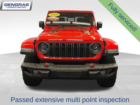 Certified 2025 Jeep Gladiator Rubicon AWD/4WD image 3