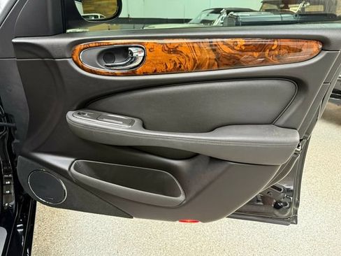 Used 2005 Jaguar XJ8 RWD image 35
