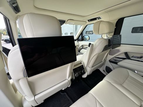 Certified 2024 Land Rover Range Rover Autobiography AWD/4WD image 32