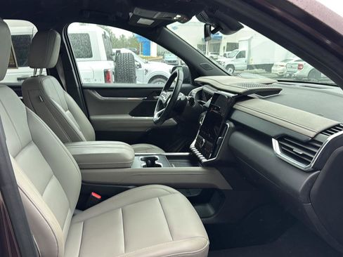 Used 2024 GMC Acadia Elevation AWD/4WD image 10
