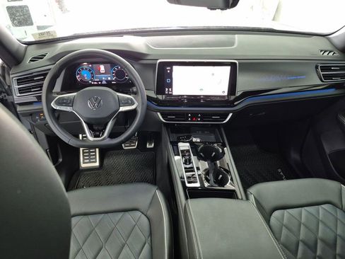 Used 2025 Volkswagen Atlas Cross Sport SEL Premium R-Line AWD/4WD image 7