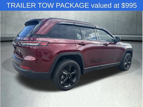 Used 2025 Jeep Grand Cherokee Altitude AWD/4WD image 7