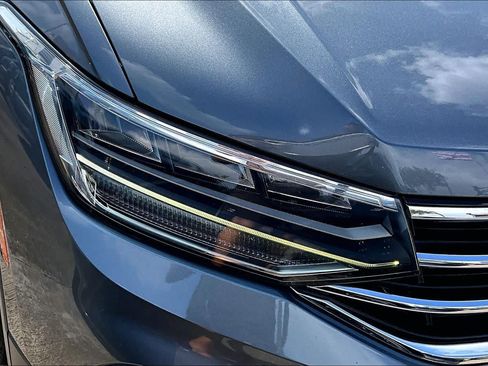 Used 2023 Volkswagen Tiguan SE w/ Panoramic Sunroof Package FWD image 26