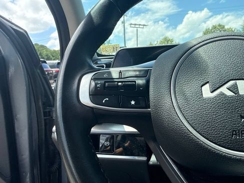 Used 2025 Kia Sportage EX FWD image 9