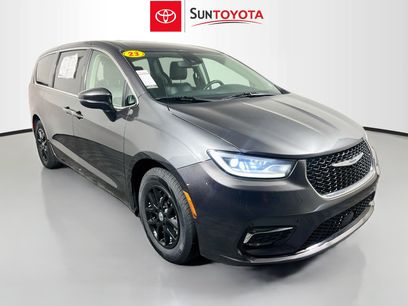 Used 2023 Chrysler Pacifica Touring-L