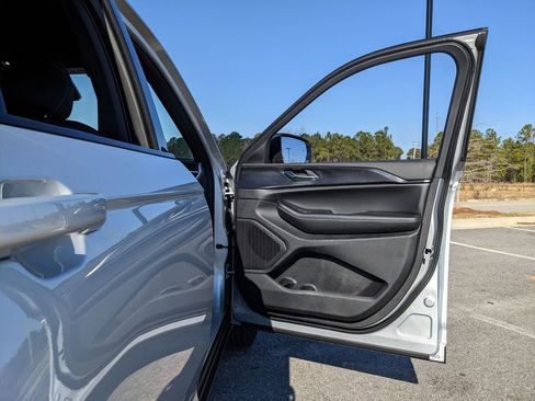 New 2025 Jeep Grand Cherokee Laredo image 52