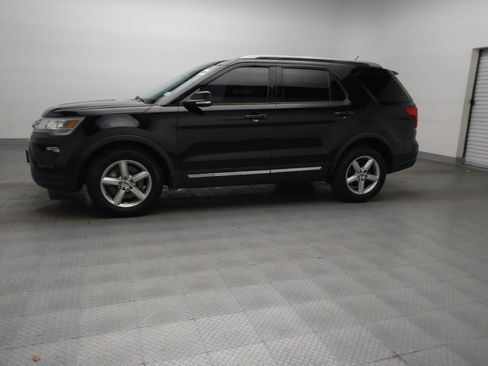 Used 2018 Ford Explorer XLT w/ Equipment Group 202A FWD image 2