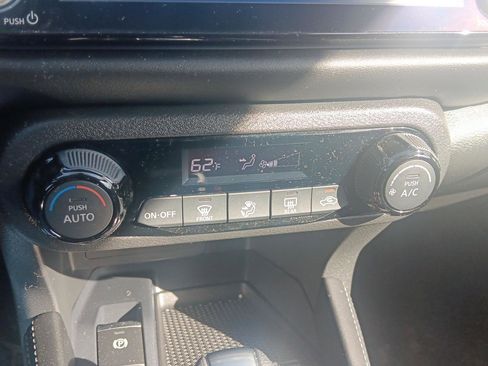 Used 2024 Nissan Kicks SR image 15