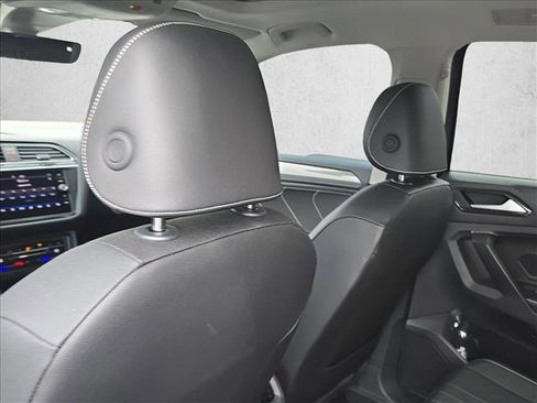 Used 2024 Volkswagen Tiguan SE w/ Panoramic Sunroof Package image 16