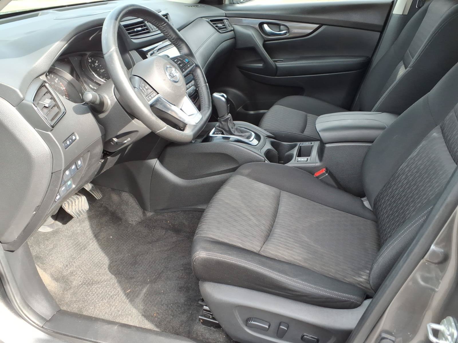 Used 2019 Nissan Rogue SV w/ Sun & Sound Touring Package AWD/4WD image 11