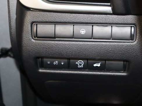 Used 2025 Nissan Rogue SV image 34