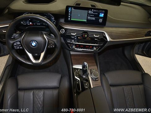 Used 2022 BMW 530e w/ Premium Package RWD image 23