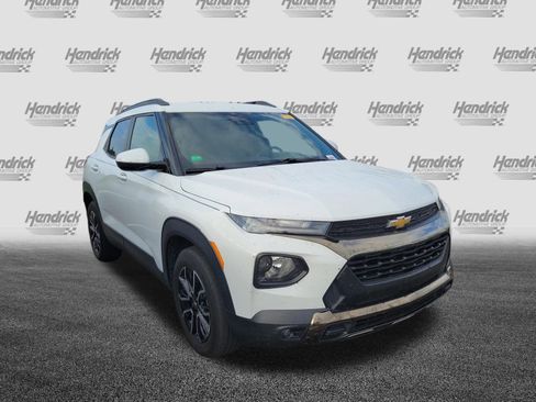 Used 2021 Chevrolet TrailBlazer ACTIV w/ Driver Confidence Package FWD image 2