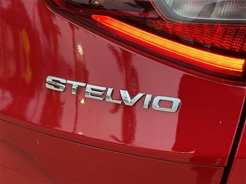 Used 2019 Alfa Romeo Stelvio image 32