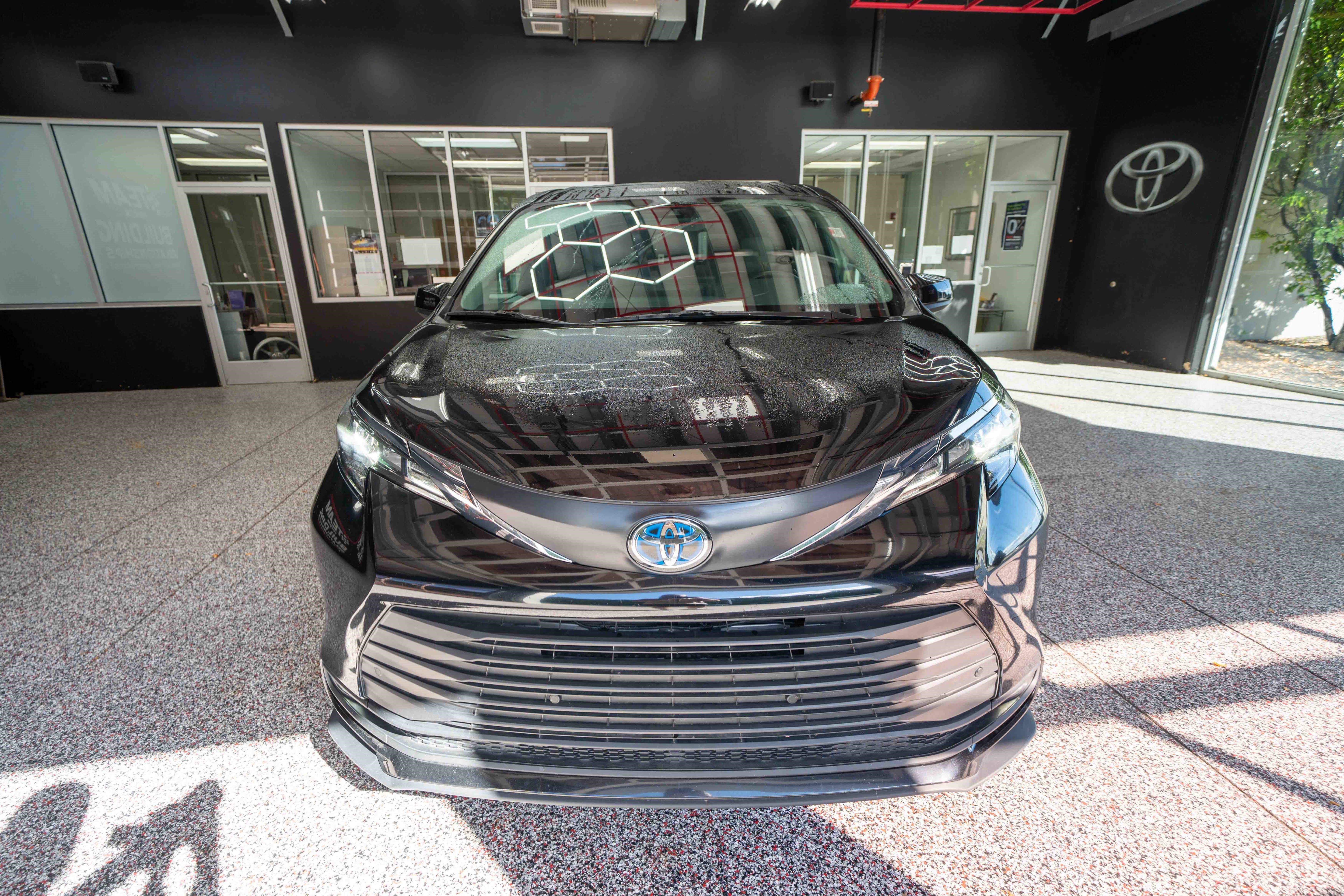 Used 2025 Toyota Sienna XLE FWD image 6
