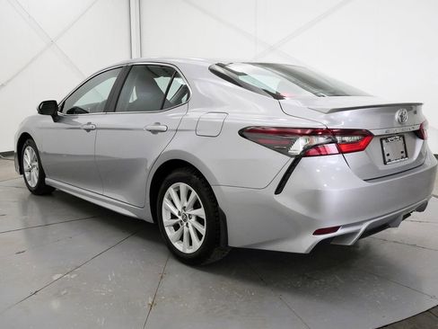 Used 2024 Toyota Camry SE FWD image 5