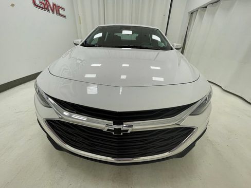 Used 2023 Chevrolet Malibu RS FWD image 2