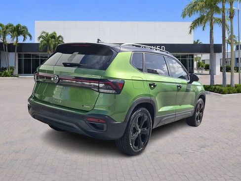 Used 2025 Volkswagen Taos SE AWD/4WD image 7