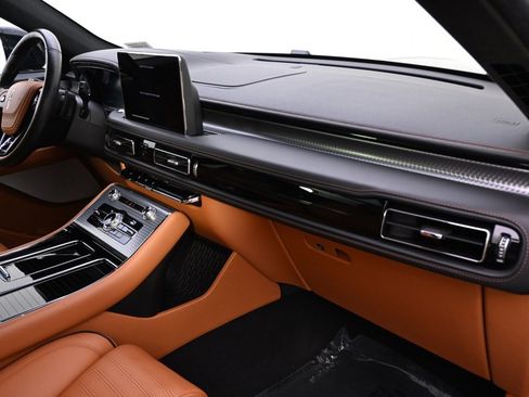 Used 2023 Lincoln Aviator Black Label w/ Jet Package image 15