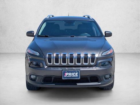 Used 2018 Jeep Cherokee Latitude Plus FWD image 2