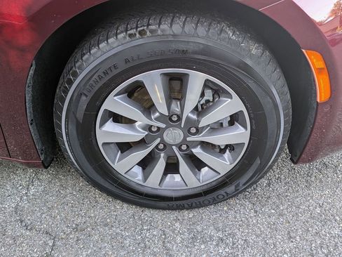 Used 2020 Chrysler Pacifica Limited w/ Advanced Safetytec Group image 32