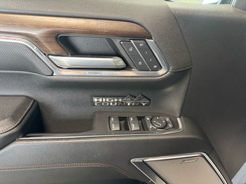 Used 2024 Chevrolet Silverado 1500 High Country w/ High Country Premium Package AWD/4WD image 17