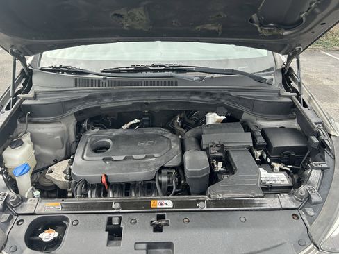 Used 2017 Hyundai Santa Fe Sport image 9