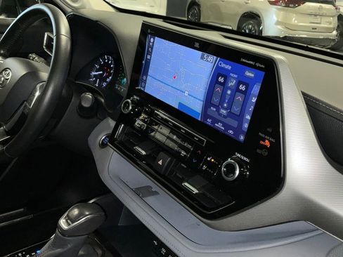 Used 2020 Toyota Highlander Platinum image 18