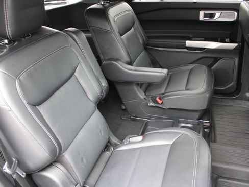 Certified 2021 Ford Explorer Limited w/ Equipment Group 301A image 17