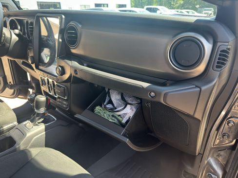 Used 2020 Jeep Gladiator Sport w/ Quick Order Package 24S AWD/4WD image 40