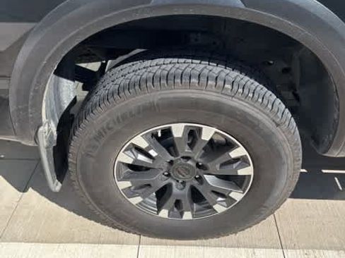 Used 2021 Nissan Titan PRO-4X w/ Pro-4x Convenience Package image 5