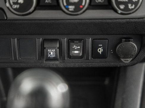 Used 2019 Toyota Tacoma TRD Off-Road image 27