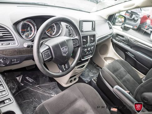 Used 2019 Dodge Grand Caravan SE FWD image 17