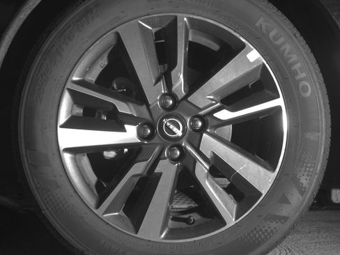 Used 2025 Nissan Versa SV FWD image 12