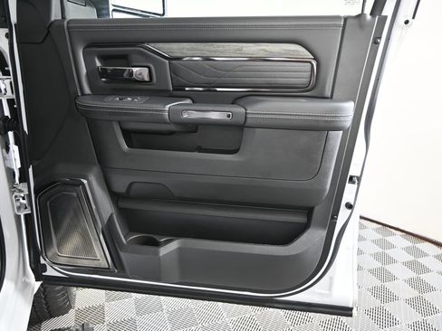 Used 2025 RAM 3500 Limited AWD/4WD image 13