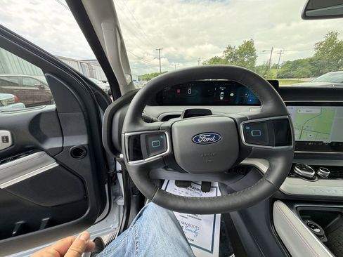 Used 2025 Ford Expedition Max Active AWD/4WD image 14