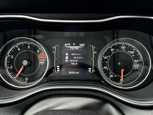 Used 2020 Jeep Cherokee Latitude Plus w/ Cold Weather Group AWD/4WD image 29
