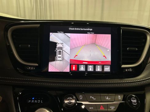 New 2026 Chrysler Pacifica Select image 16