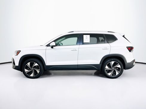 Used 2025 Volkswagen Taos SE AWD/4WD image 4