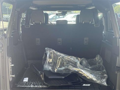 New 2025 Ford Bronco Badlands image 33