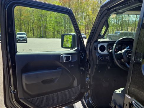 New 2026 Jeep Gladiator Sport AWD/4WD image 11