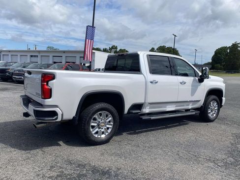Used 2024 Chevrolet Silverado 2500 High Country AWD/4WD image 6