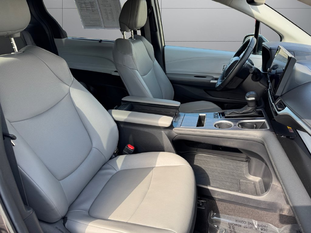 Certified 2025 Toyota Sienna XLE AWD/4WD image 17