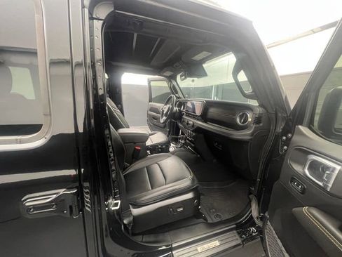 Used 2025 Jeep Wrangler Sahara image 53