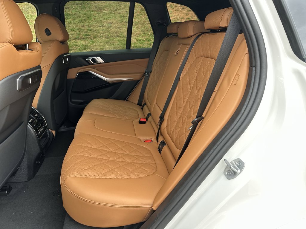 Used 2026 BMW X5 xDrive40i w/ M Sport Package AWD/4WD image 23