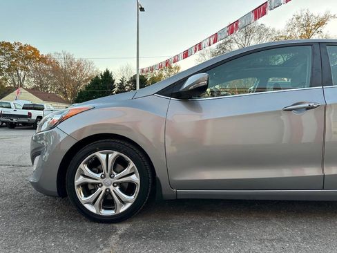 Used 2015 Hyundai Elantra GT w/ Option Group 03 image 9