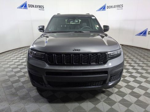 Used 2024 Jeep Grand Cherokee L Altitude image 11