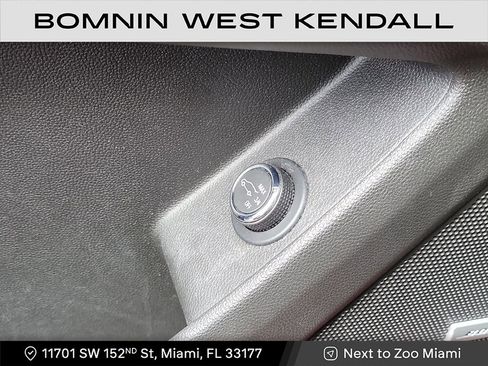 Used 2022 Chevrolet Traverse RS image 28