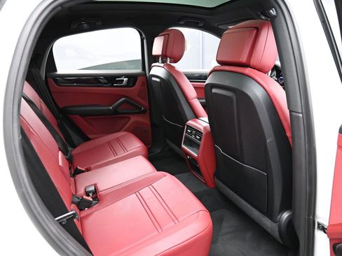 Certified 2022 Porsche Cayenne E-Hybrid Coupe image 29