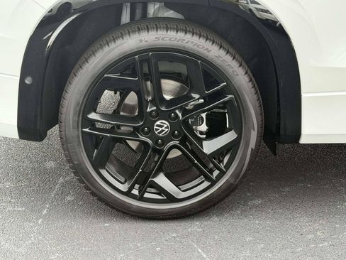 Certified 2026 Volkswagen Tiguan SE R-Line FWD image 9